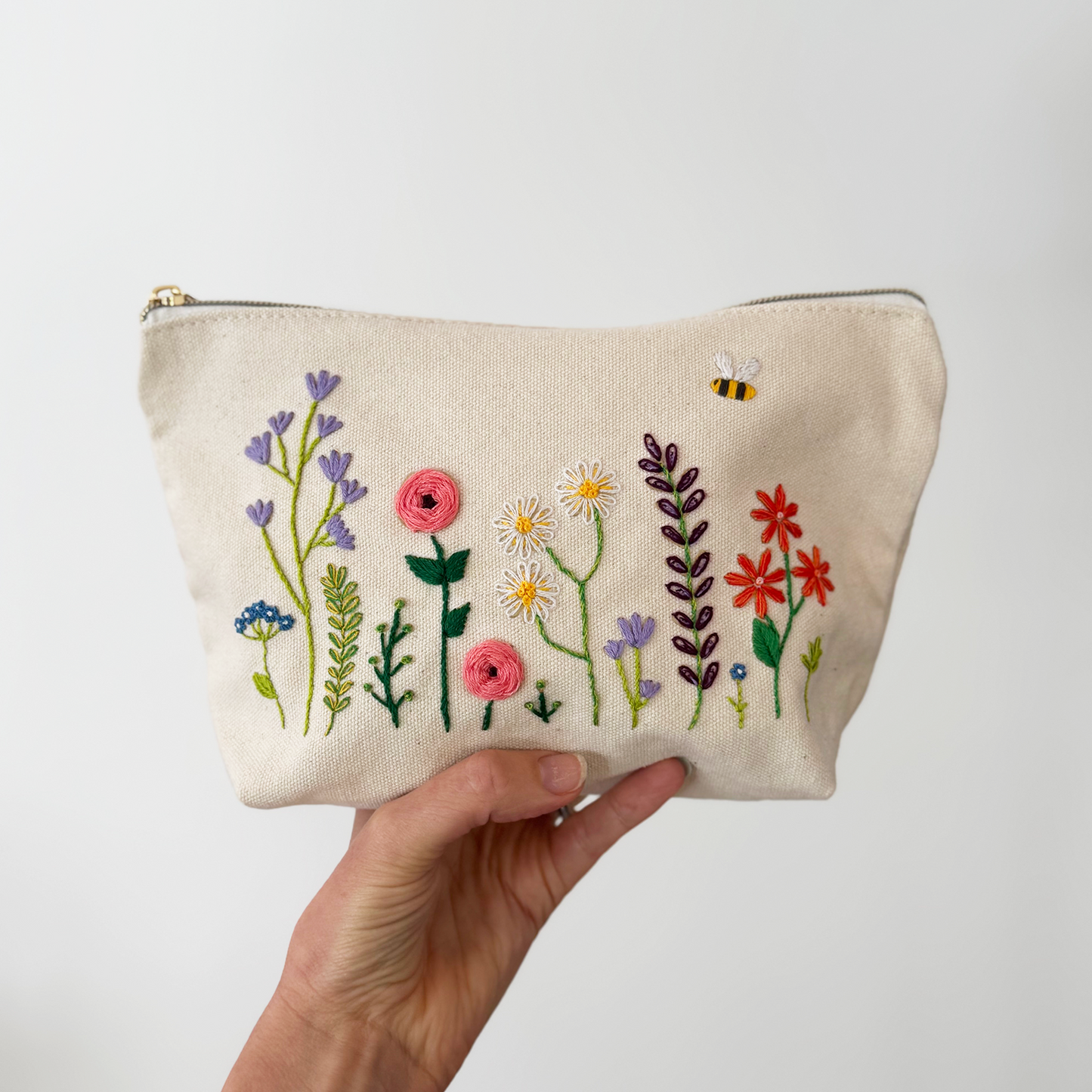 Chasing Threads | DIY Zip Pouch | Stitch Your Flowers