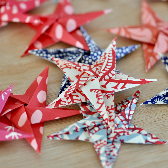 Cambridge Imprint | Garland of Stars | Origami Kit