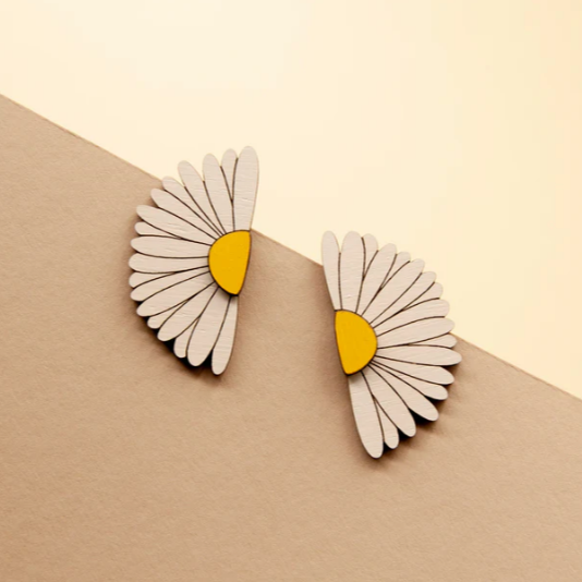 Materia Rica | Love me, Love me not Daisy Earrings