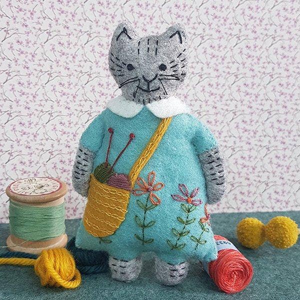 Corinne Lapierre | Mrs. Cat Loves Knitting Felt Craft Mini Kit
