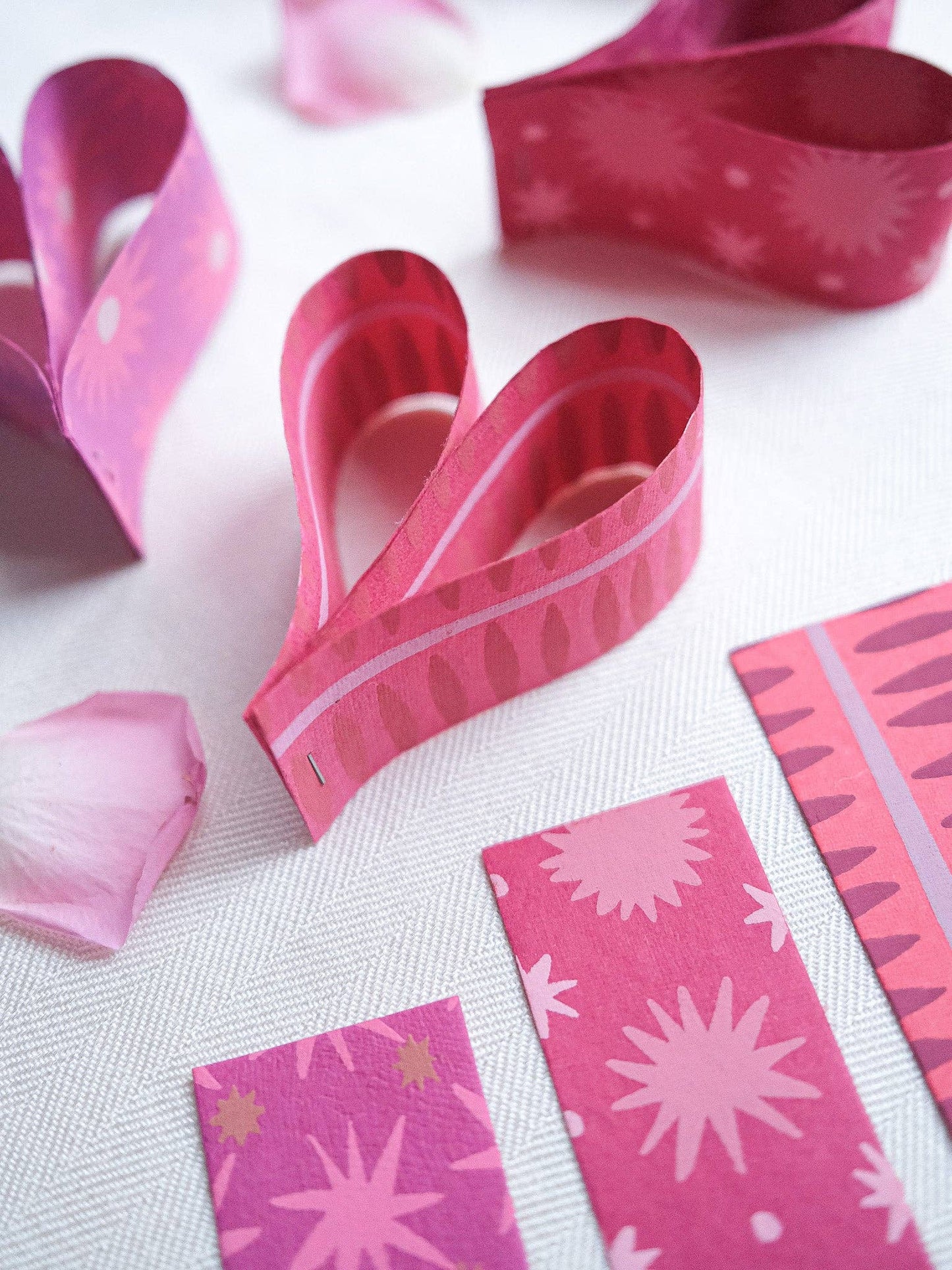 East End Press | Paper Chain Kit | Pink & Red