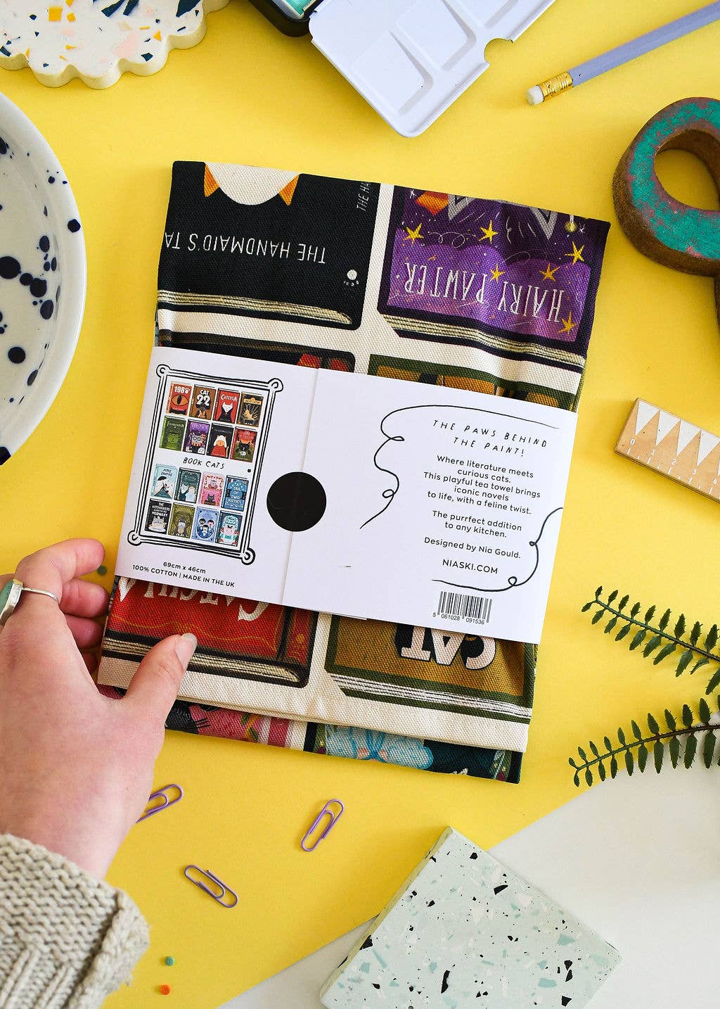 Niaski | Tea Towel | Book Cats