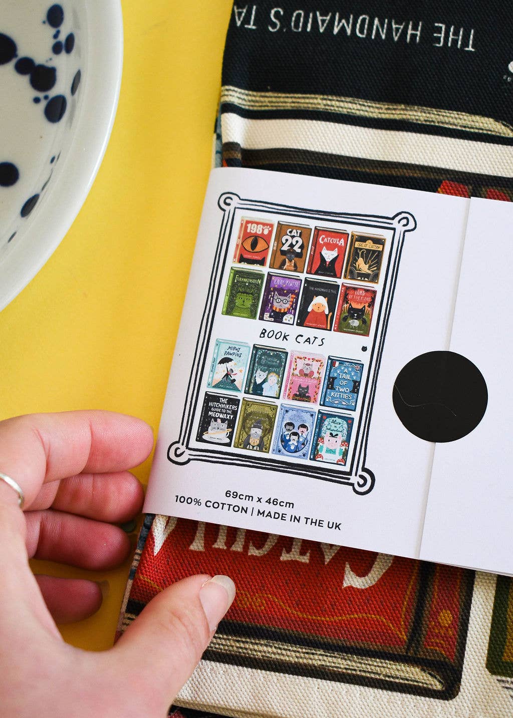 Niaski | Tea Towel | Book Cats