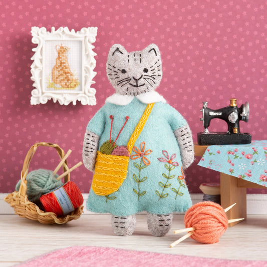 Corinne Lapierre | Mrs. Cat Loves Knitting Felt Craft Mini Kit
