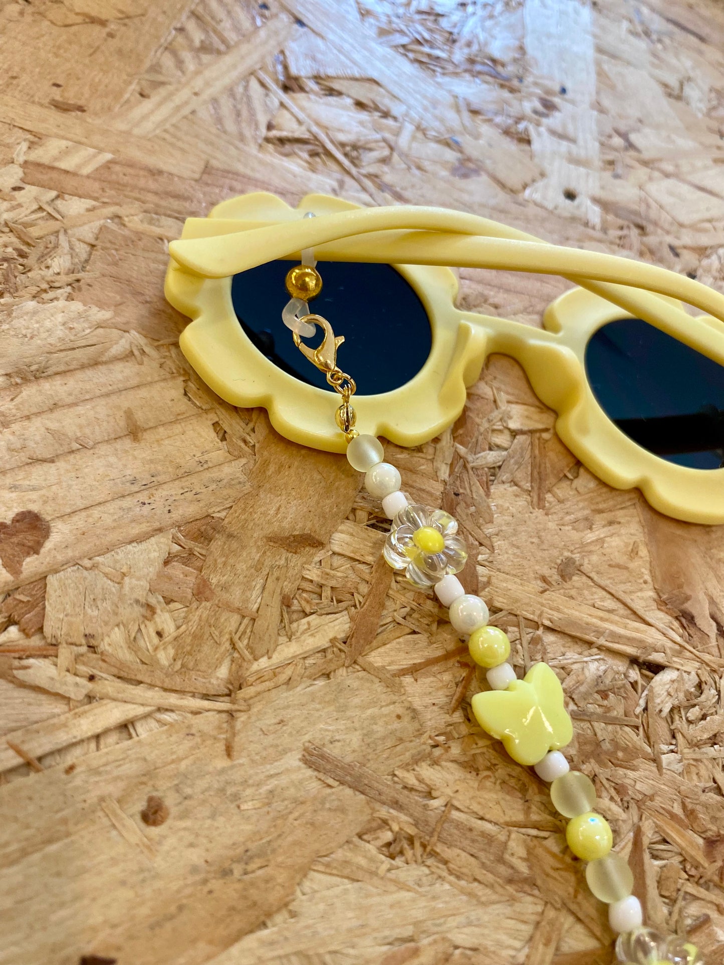 Northern Rose | Kids Sunglasses & Detachable Beaded Chain | Yellow & White