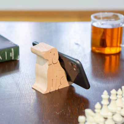 Kikkerland | Beechwood Phone Stand | Dog