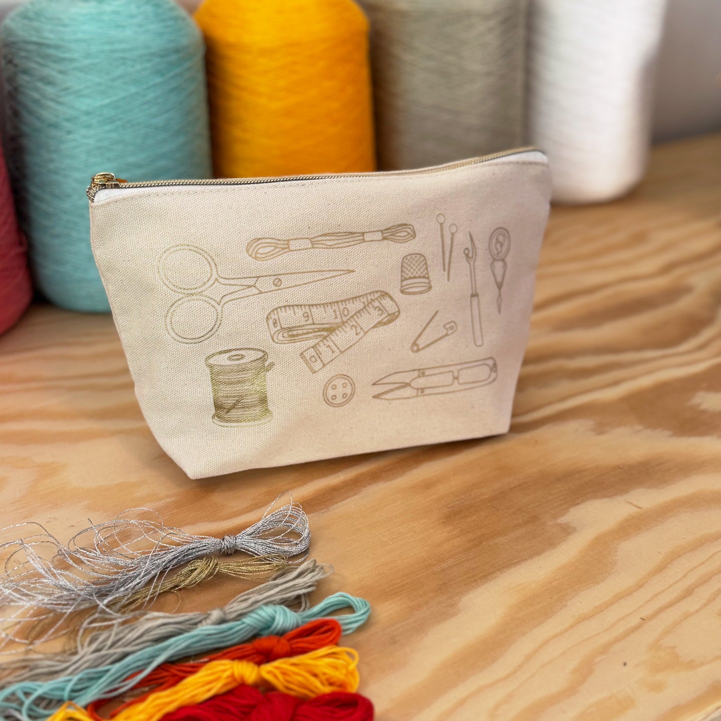 Chasing Threads | DIY Zip Pouch | Stitch Your Craft Tools