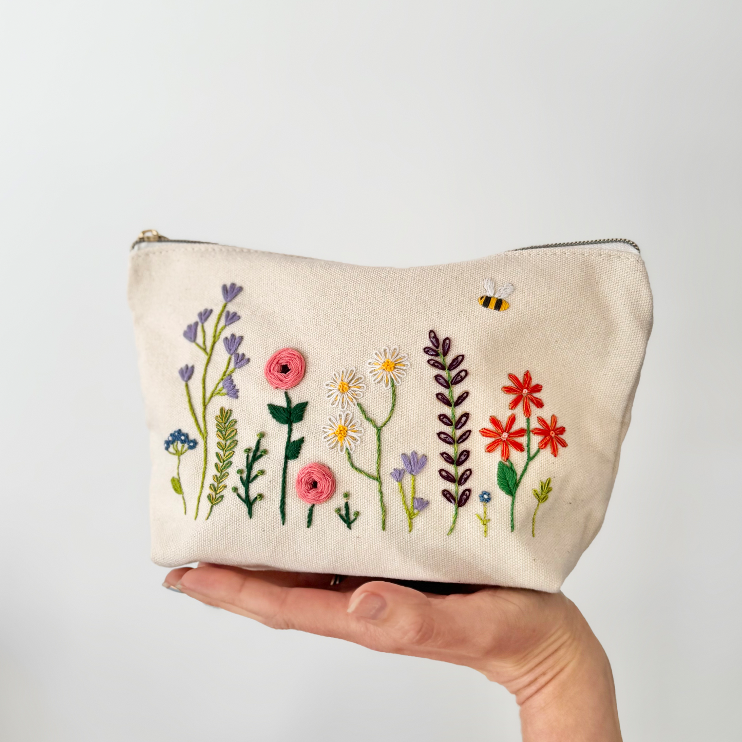 Chasing Threads | DIY Zip Pouch | Stitch Your Flowers