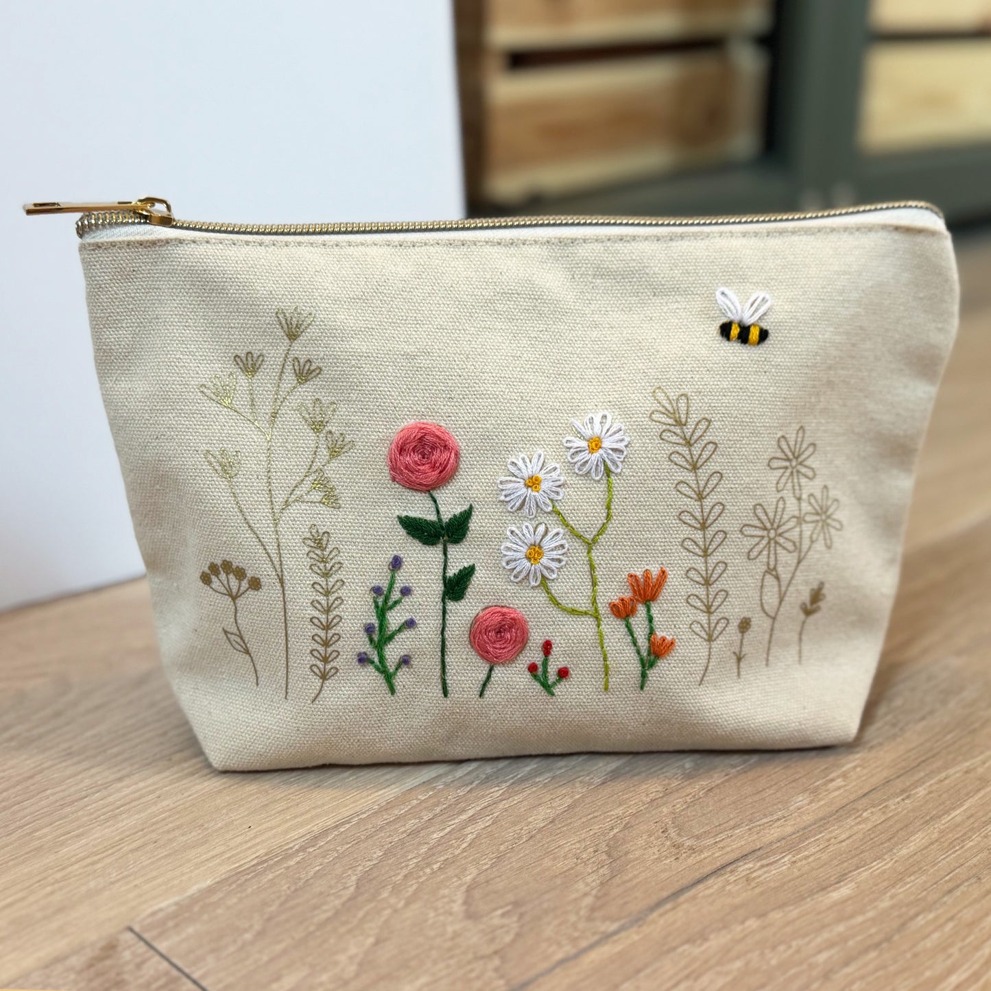 Chasing Threads | DIY Zip Pouch | Stitch Your Flowers