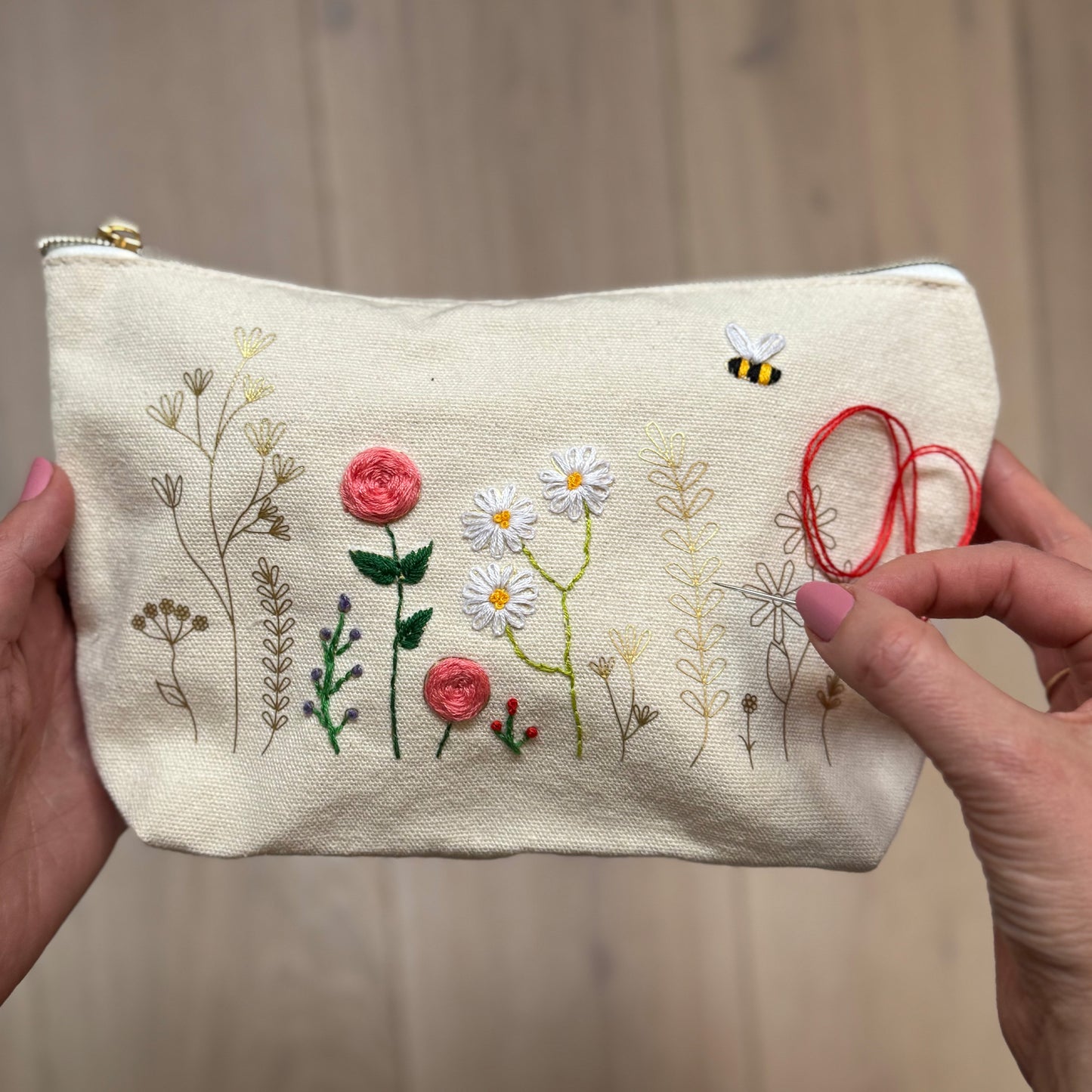 Chasing Threads | DIY Zip Pouch | Stitch Your Flowers
