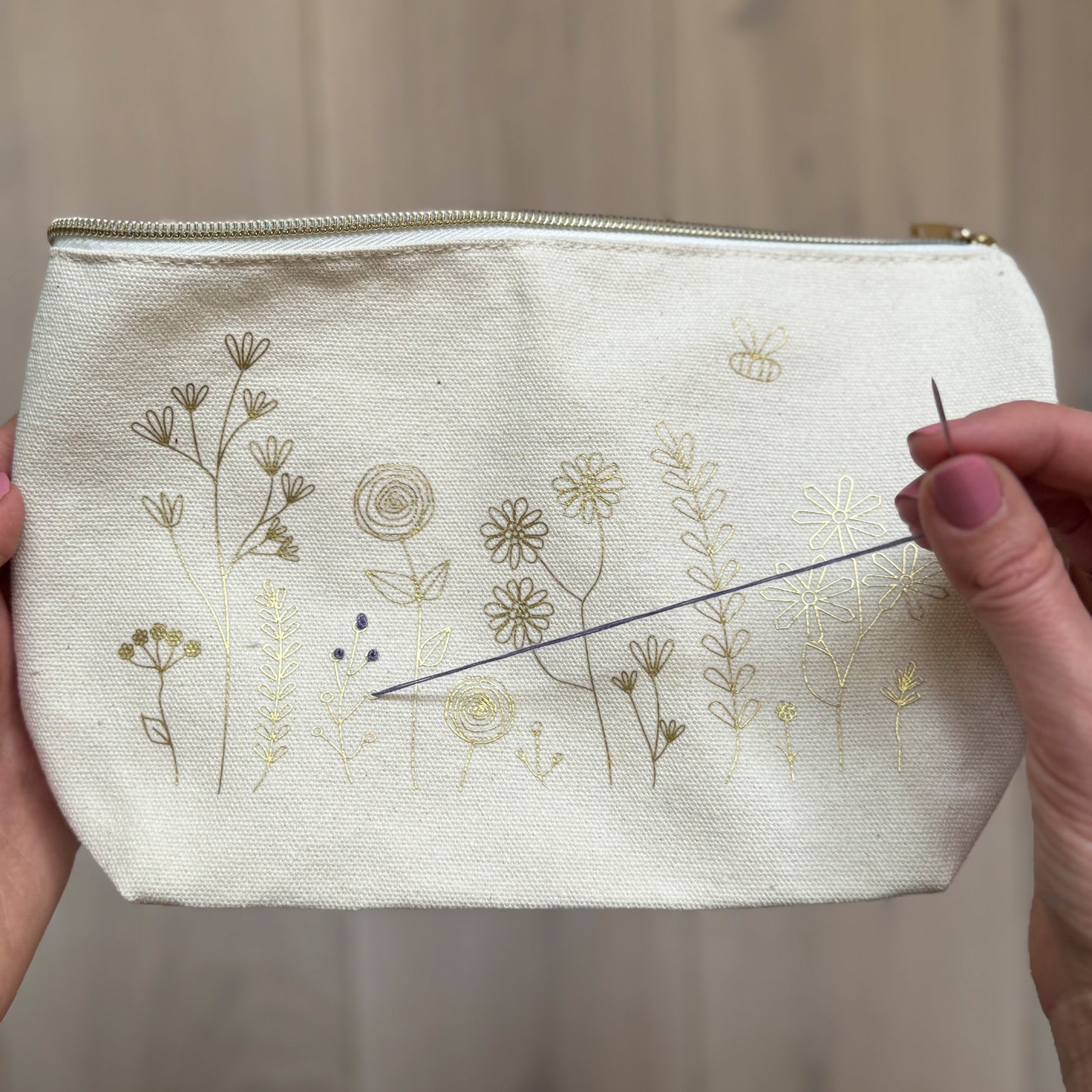 Chasing Threads | DIY Zip Pouch | Stitch Your Flowers