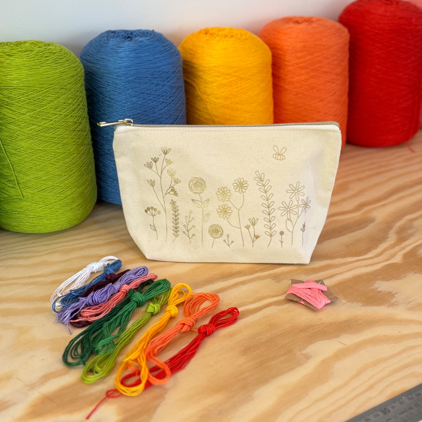 Chasing Threads | DIY Zip Pouch | Stitch Your Flowers