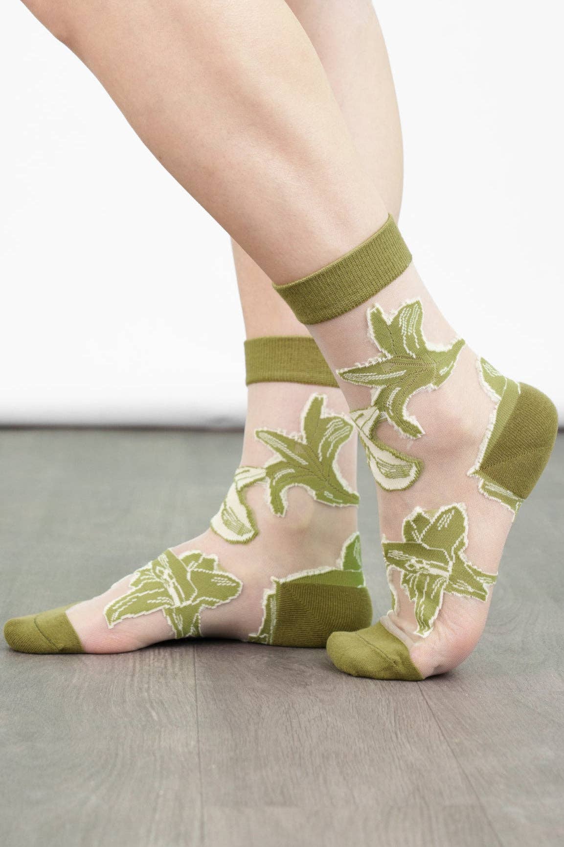 Sock Talk - Women's Sheer Ankle Socks | Floral Green | UK 3-7