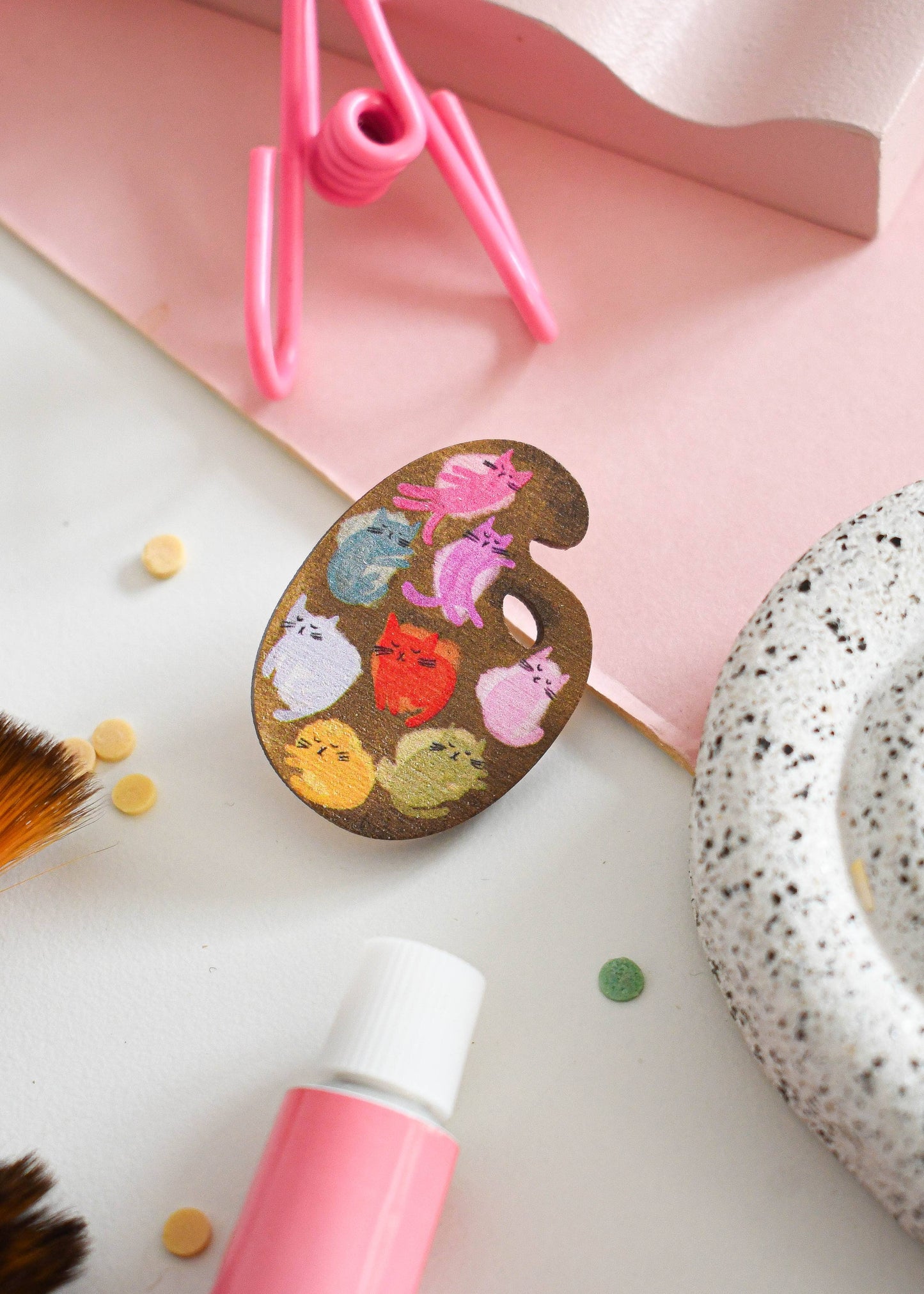 Niaski | Wooden Pin Badge | Cat Art Paint Palette