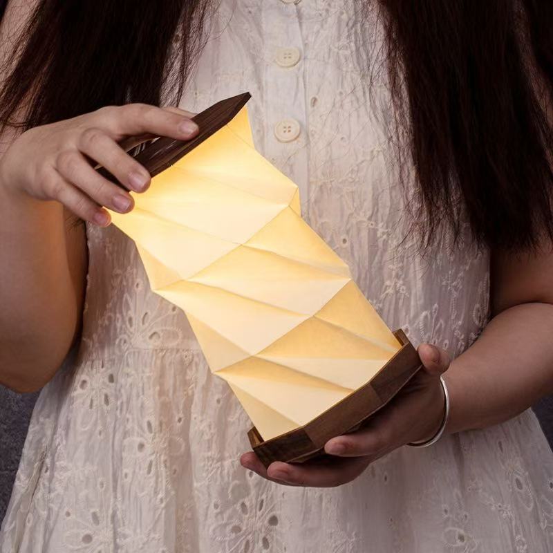 Gingko | Twist Hexagon Lamp | Black