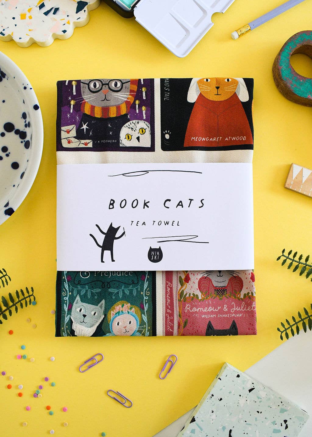 Niaski | Tea Towel | Book Cats